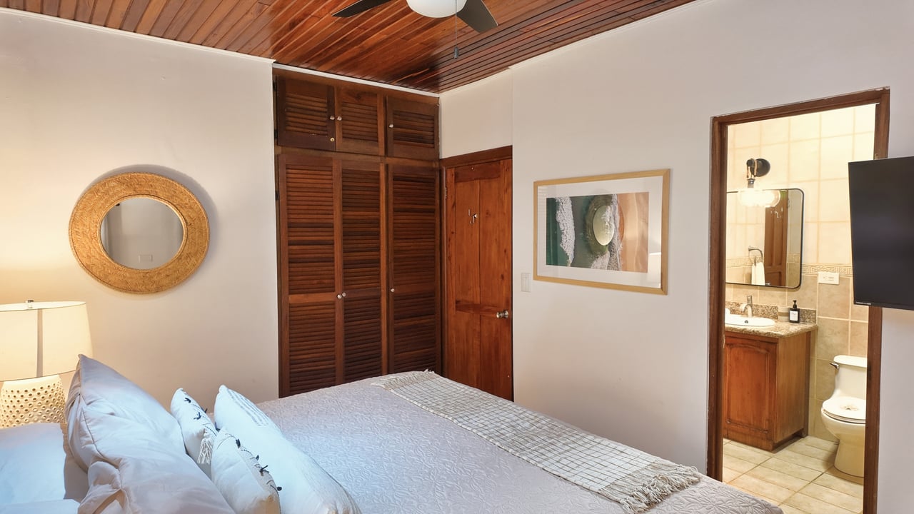 Flamingo Marina Cove 405 - Turnkey Beachfront Condo