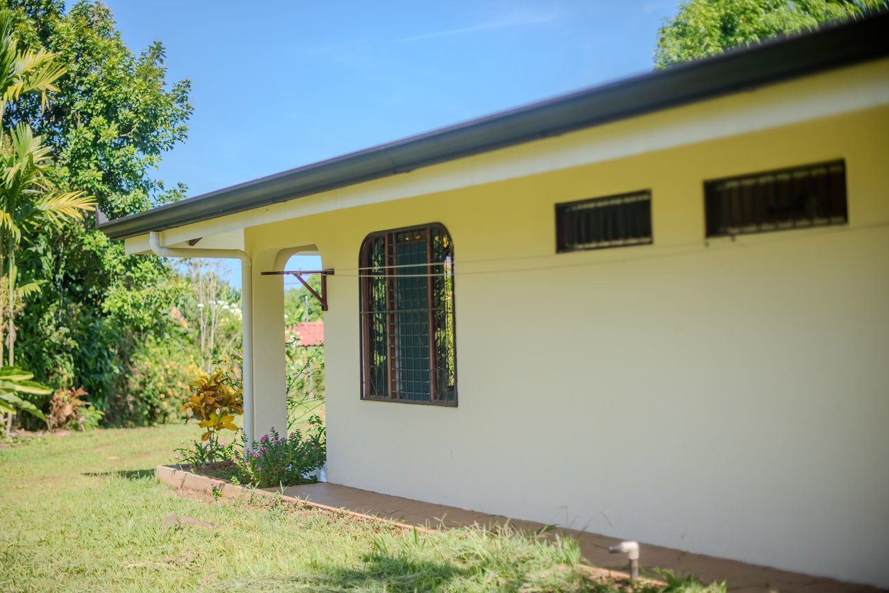 Vista Serena, beautiful House surrounded by nature in Villa Nueva de Quepos