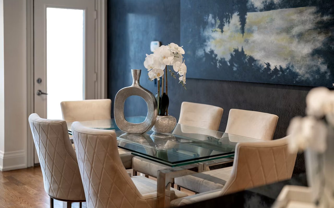 From Clutter to Chic: How to Stage Your Home in The Heights for a Standout Tour
