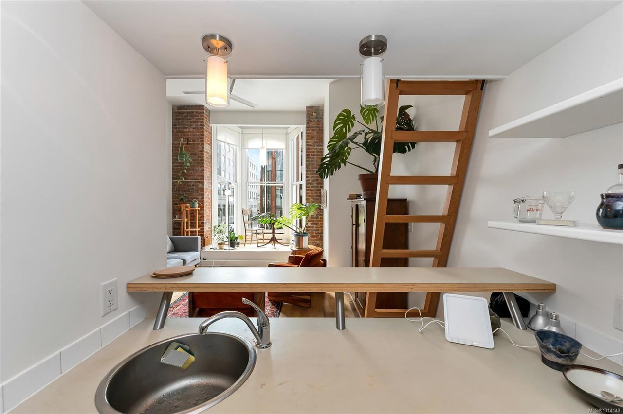203-562 Yates St, Victoria