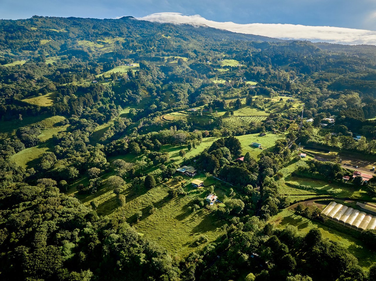 Vast Mountain Farm Acreage, Heredia