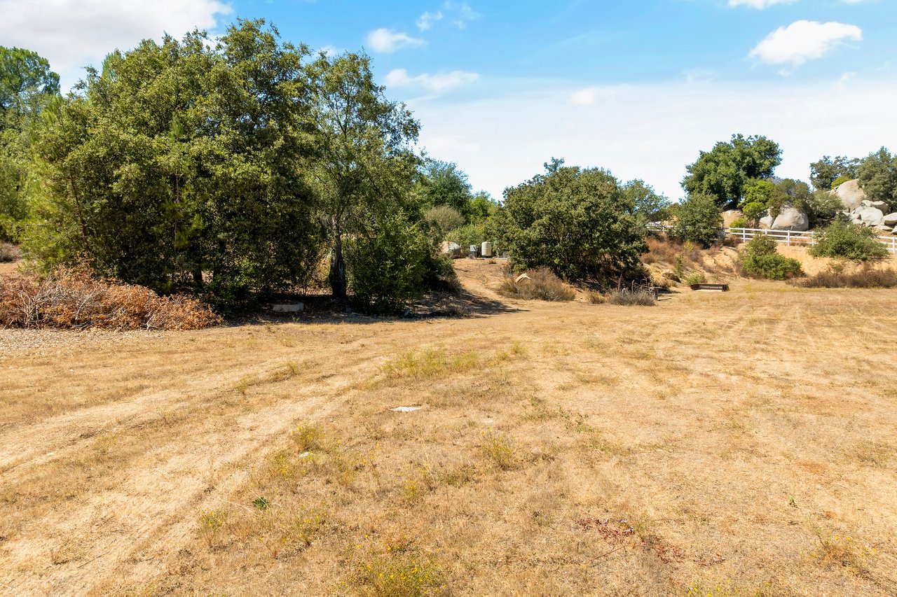 41290 Avenida Delores