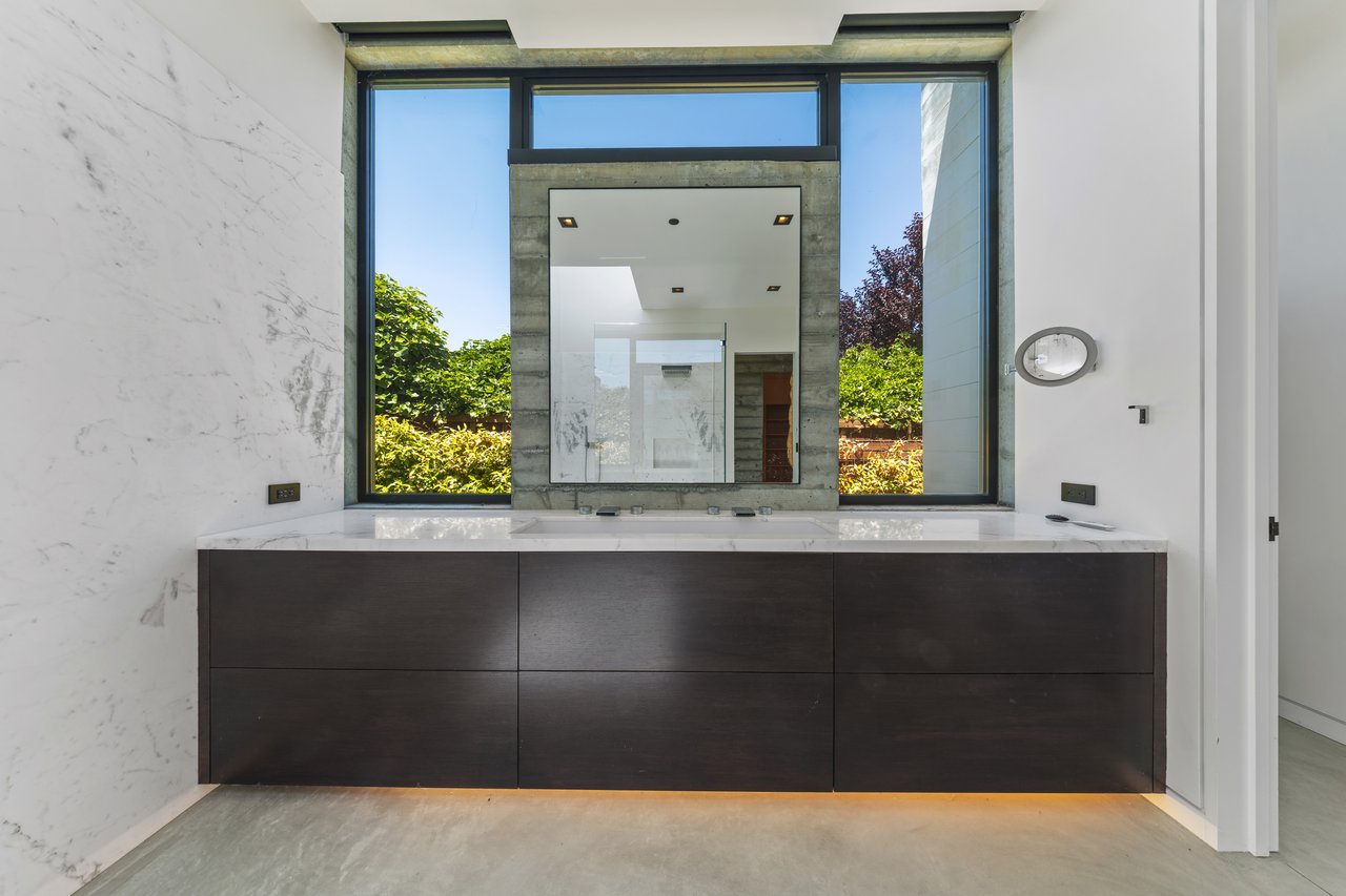 Contemporary Retreat on the Belvedere Lagoon