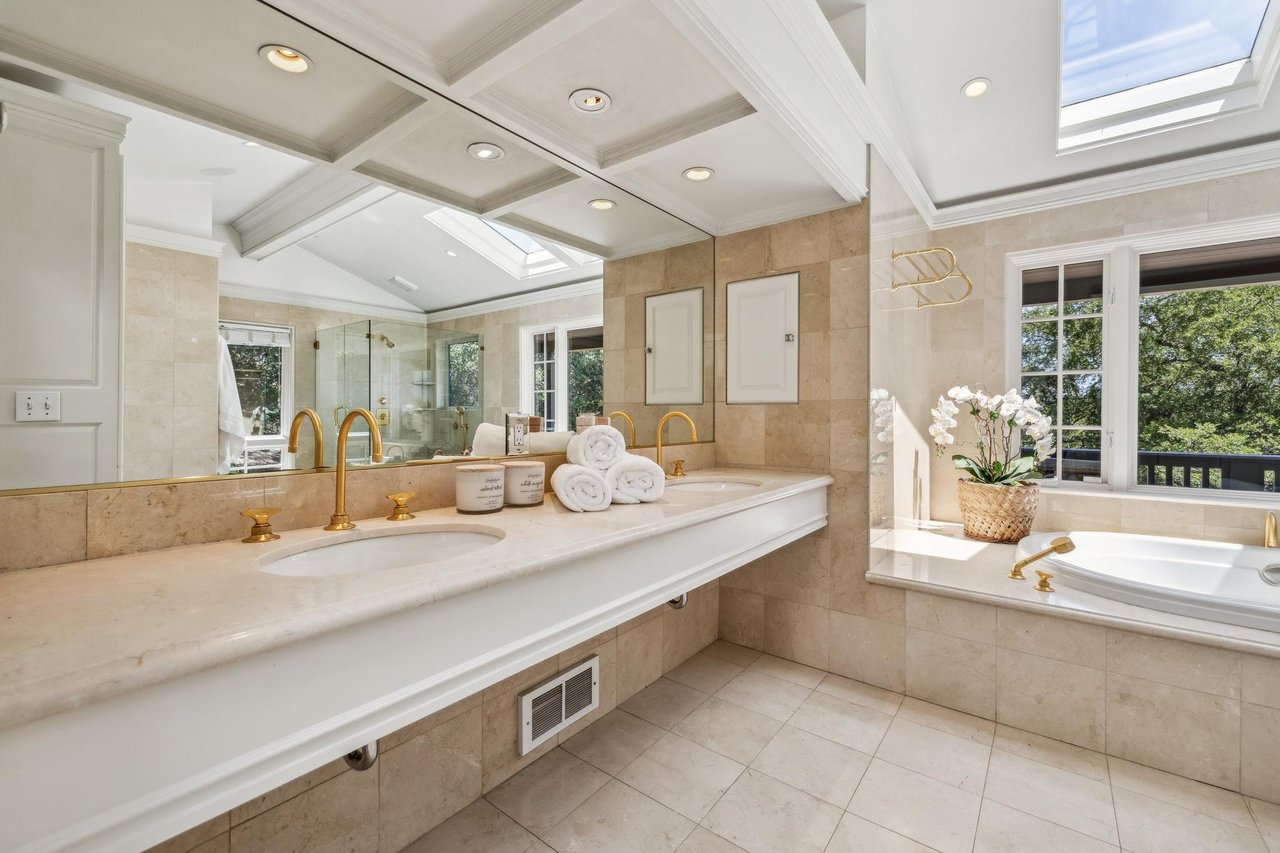 138 Bolivar LN