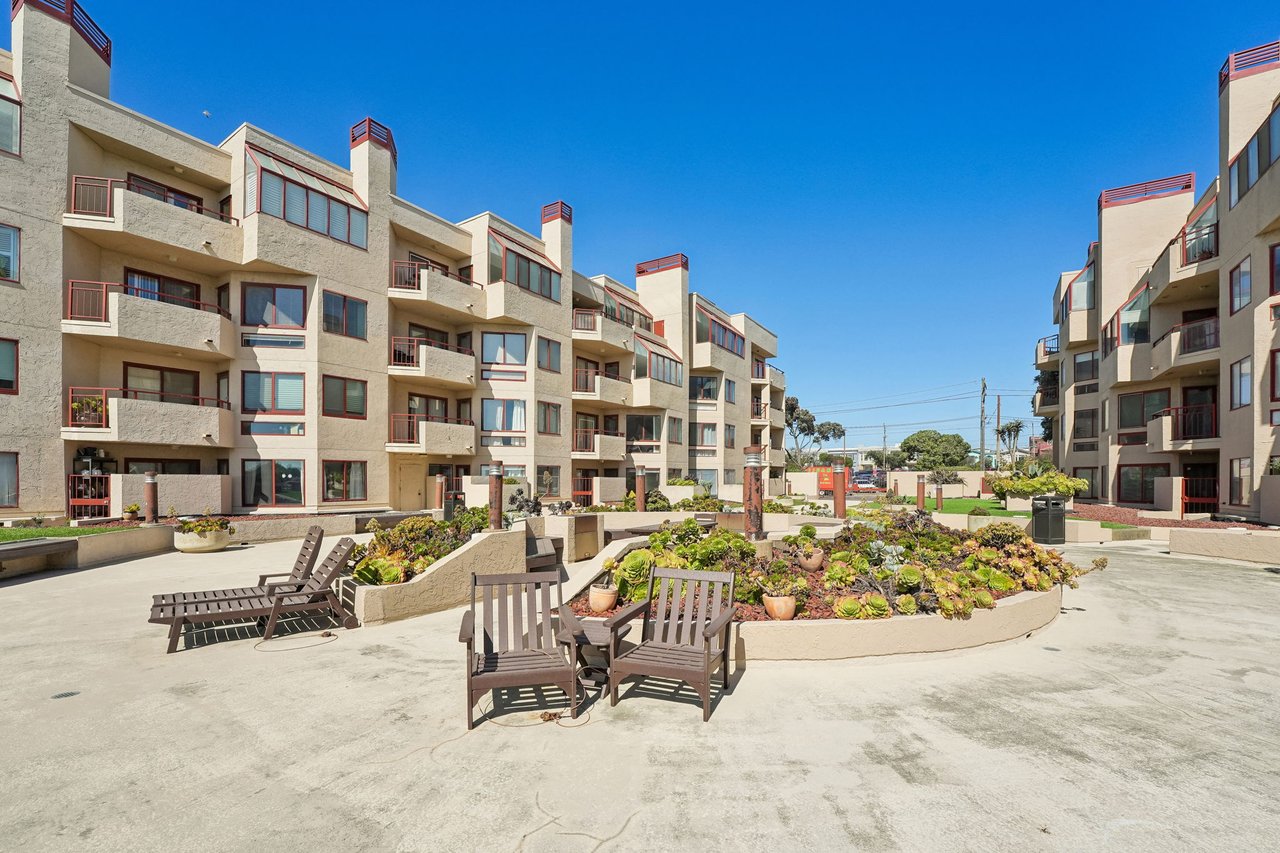 875 La Playa St