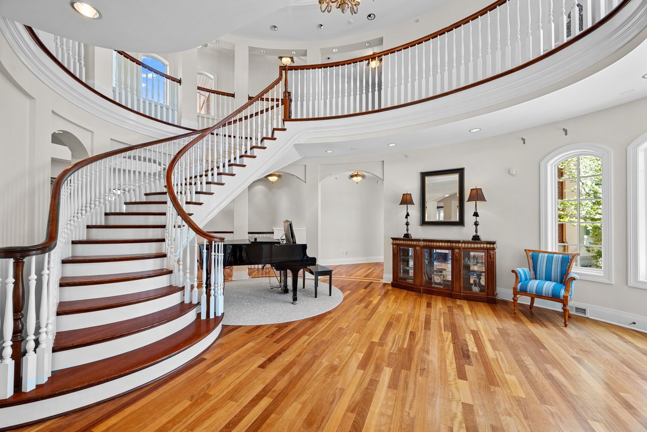 7 Hillside Court