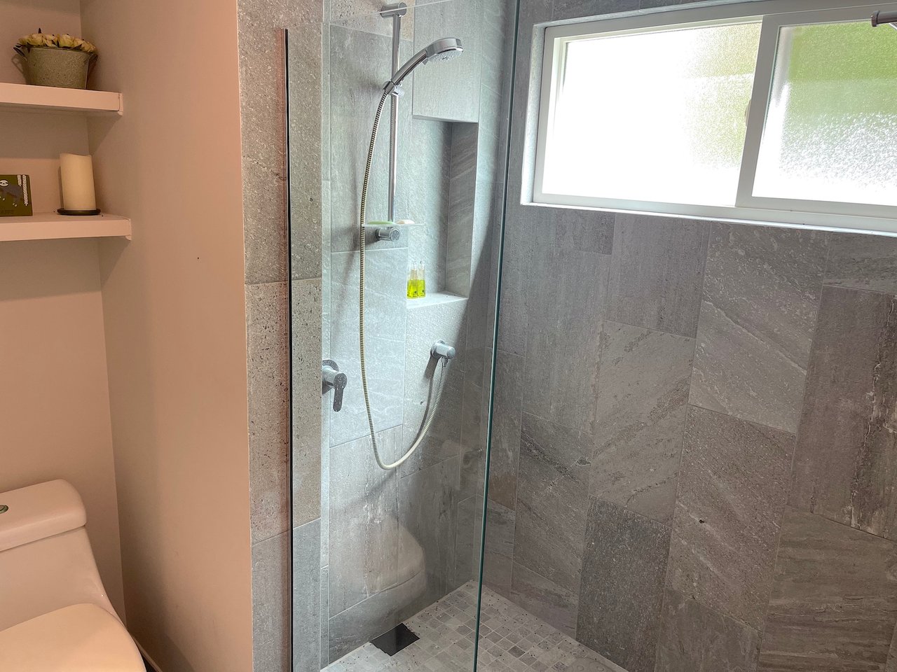 ELAN GROUND FLOOR 2 BEDROOM CONDO WITH BEACH ACCESS. UNIT 4E