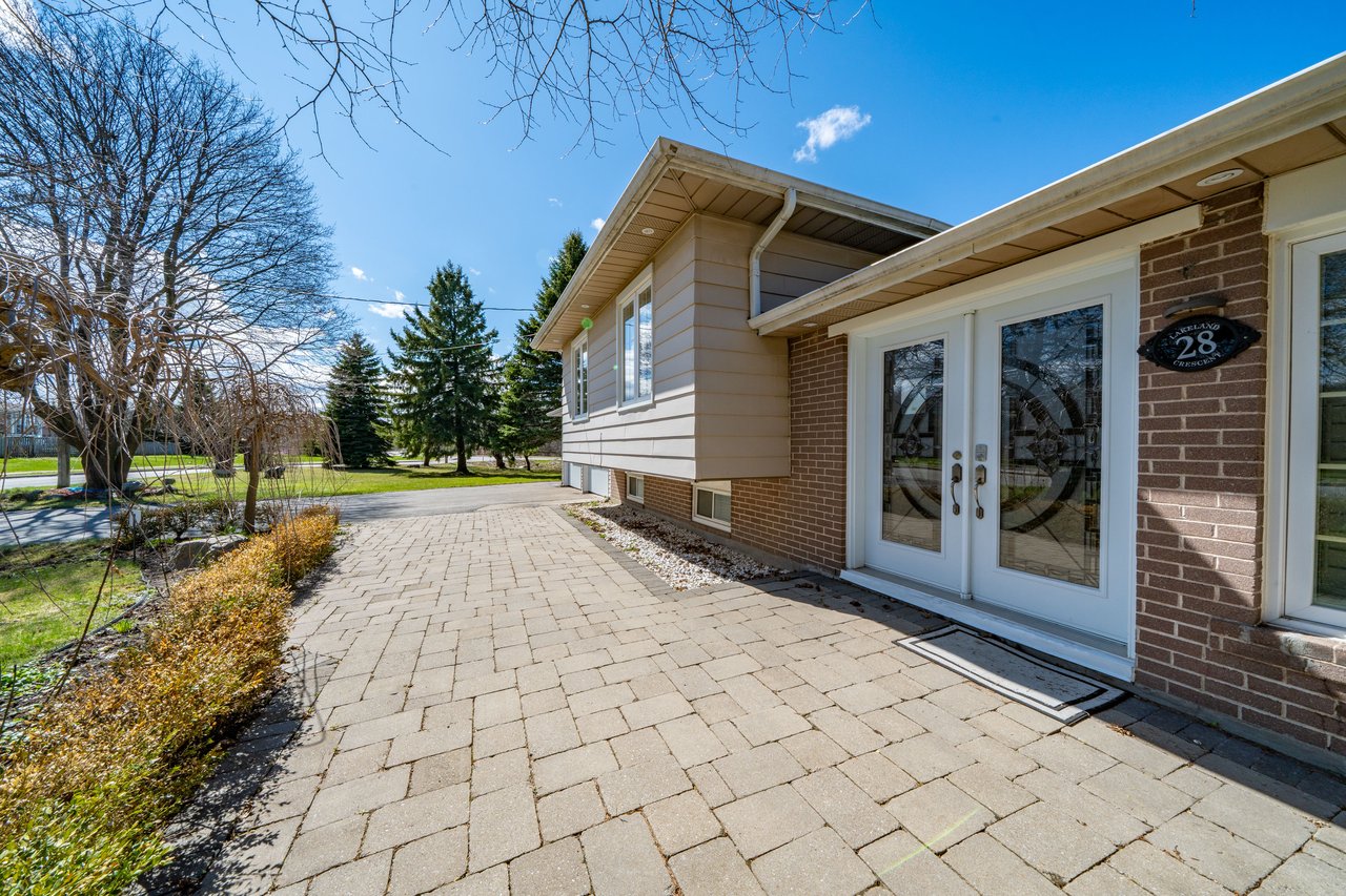 28 Lakeland Crescent
