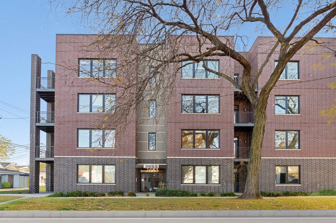 3653 W Barry Ave