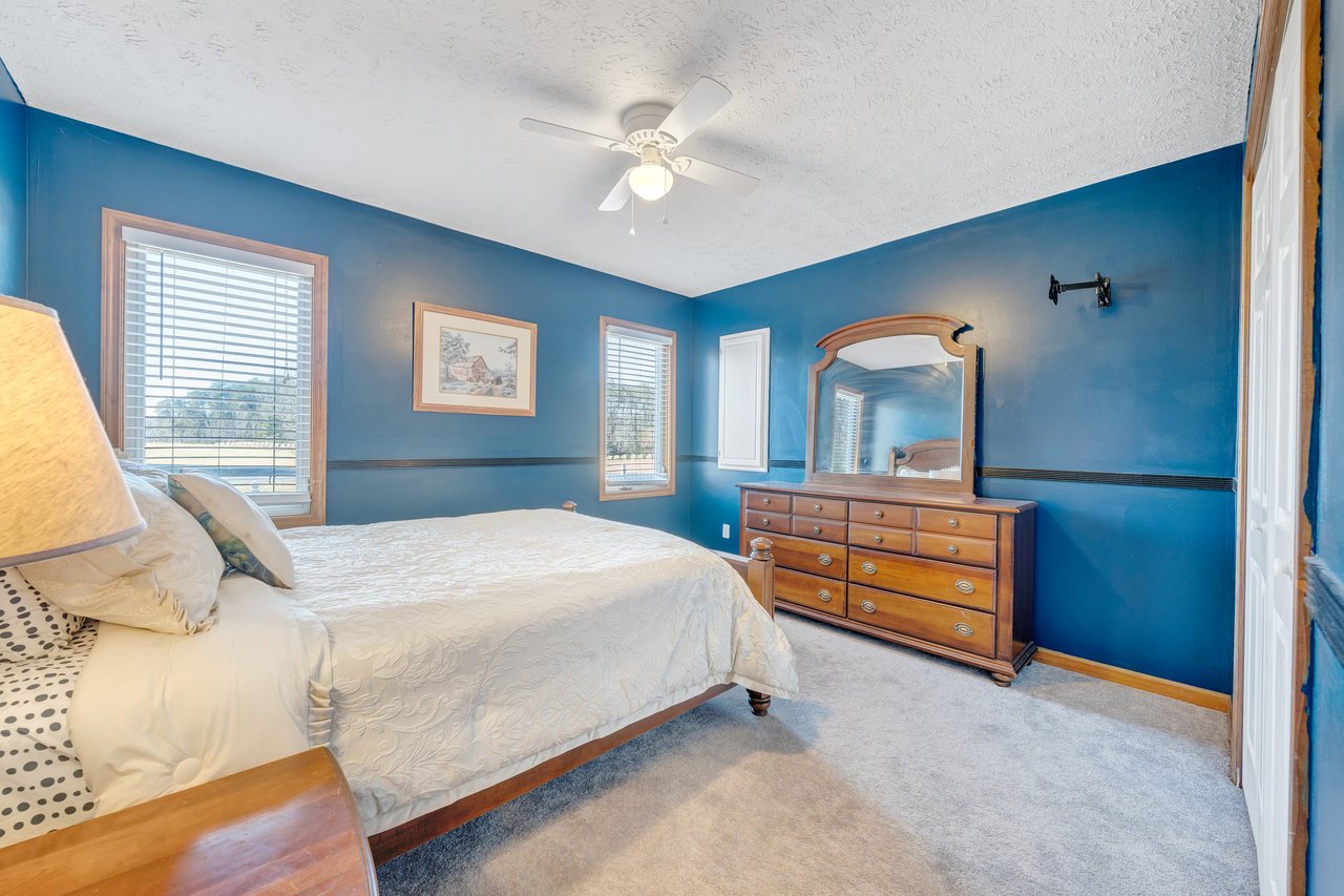 100 Sandpiper DR