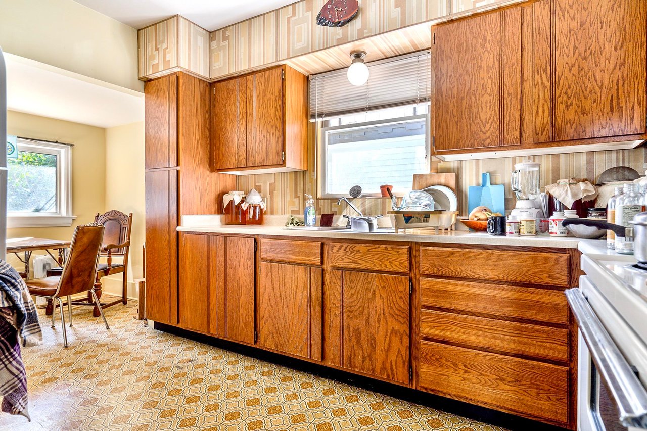 470 W 20th Ave