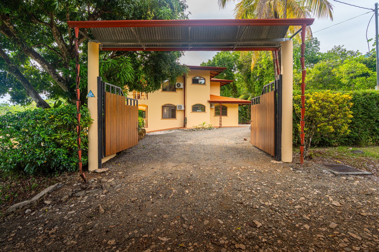 Classic Luxury at Casa Ceiba, Coastal Ocean View 4 Bedroom Home Near Uvita