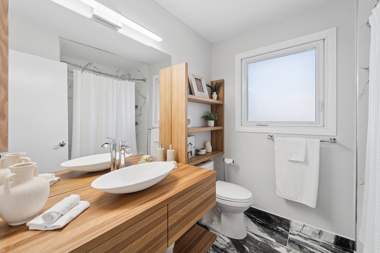 1156 Gloucester Square