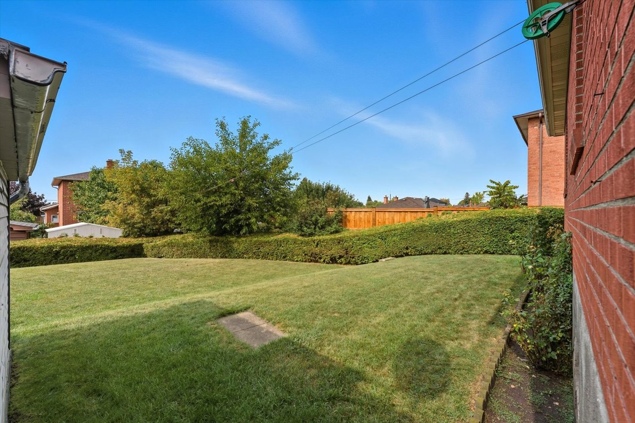 6 Berryton Ave