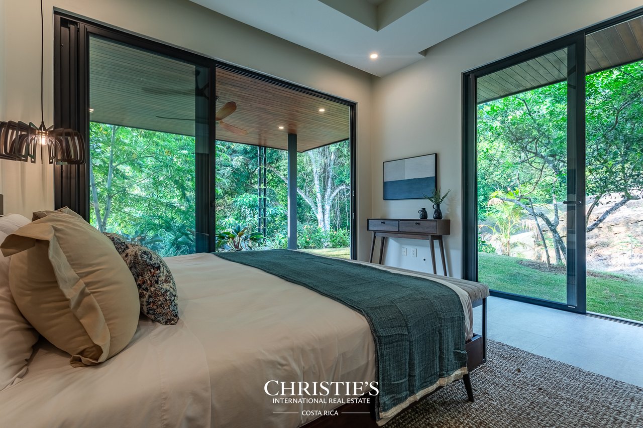 New Modern Tropical Villa 