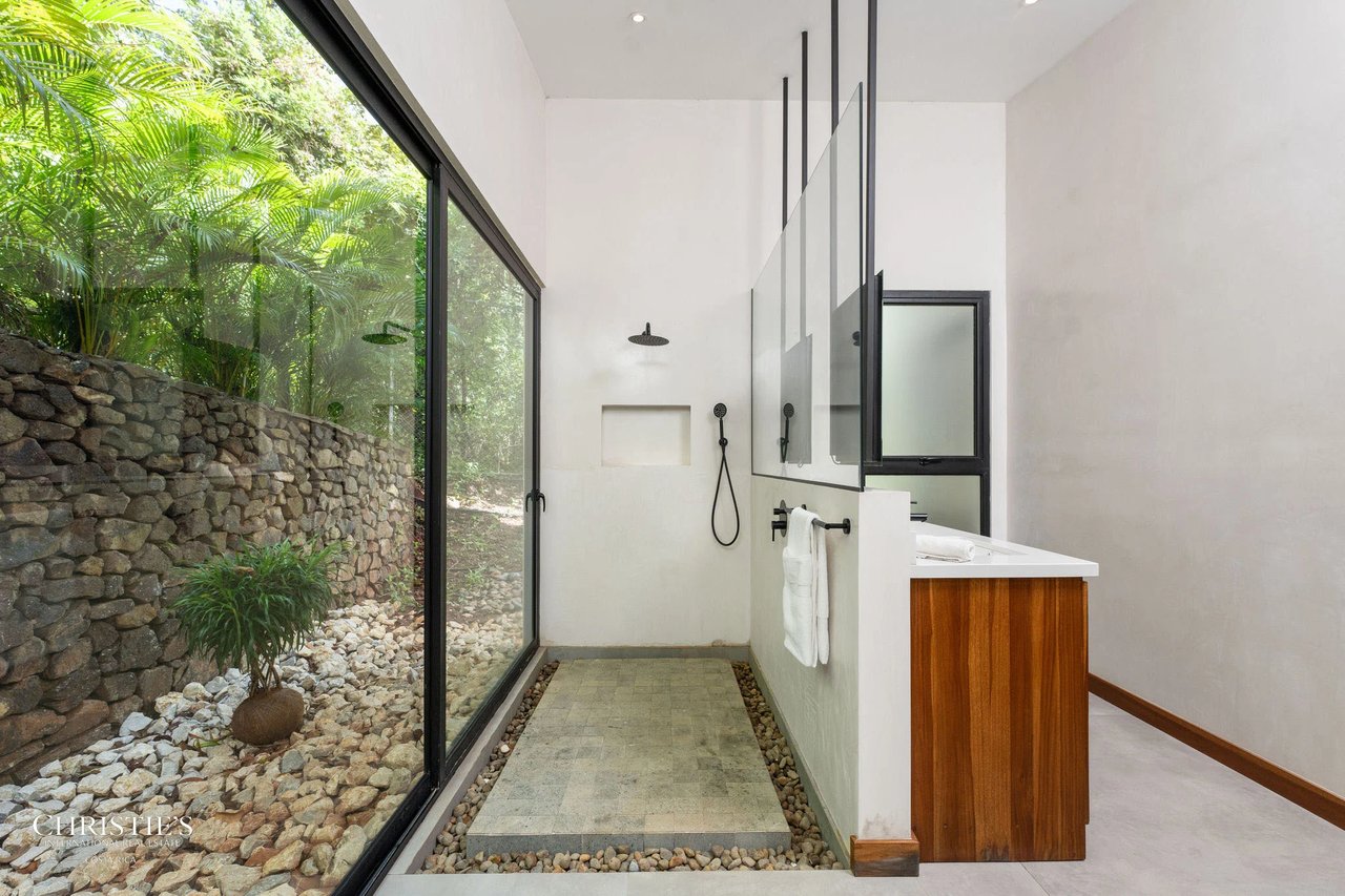 Casa Lola – Contemporary Beachside Oasis in Playa Grande