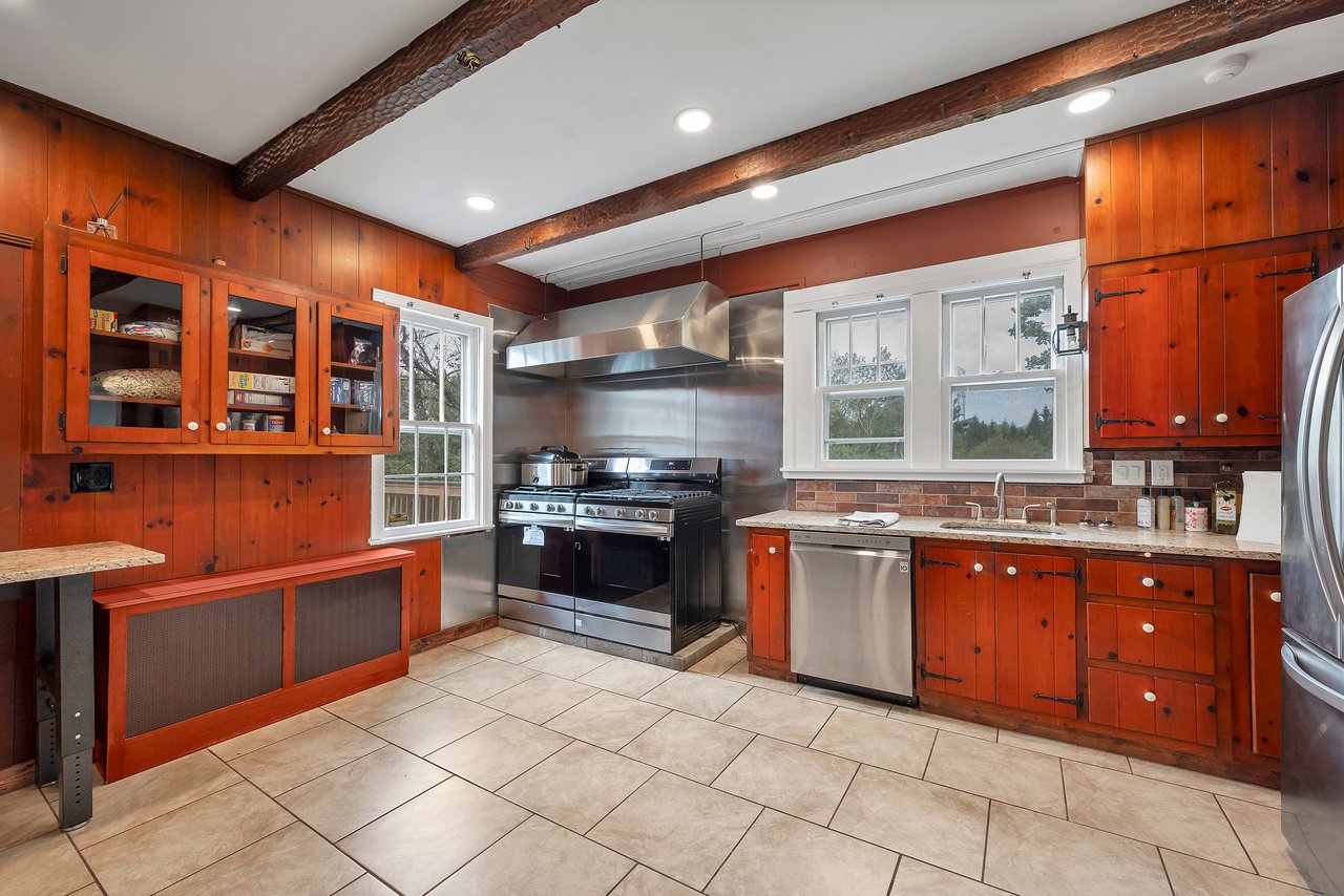 Beautiful Huge Home In Monticello