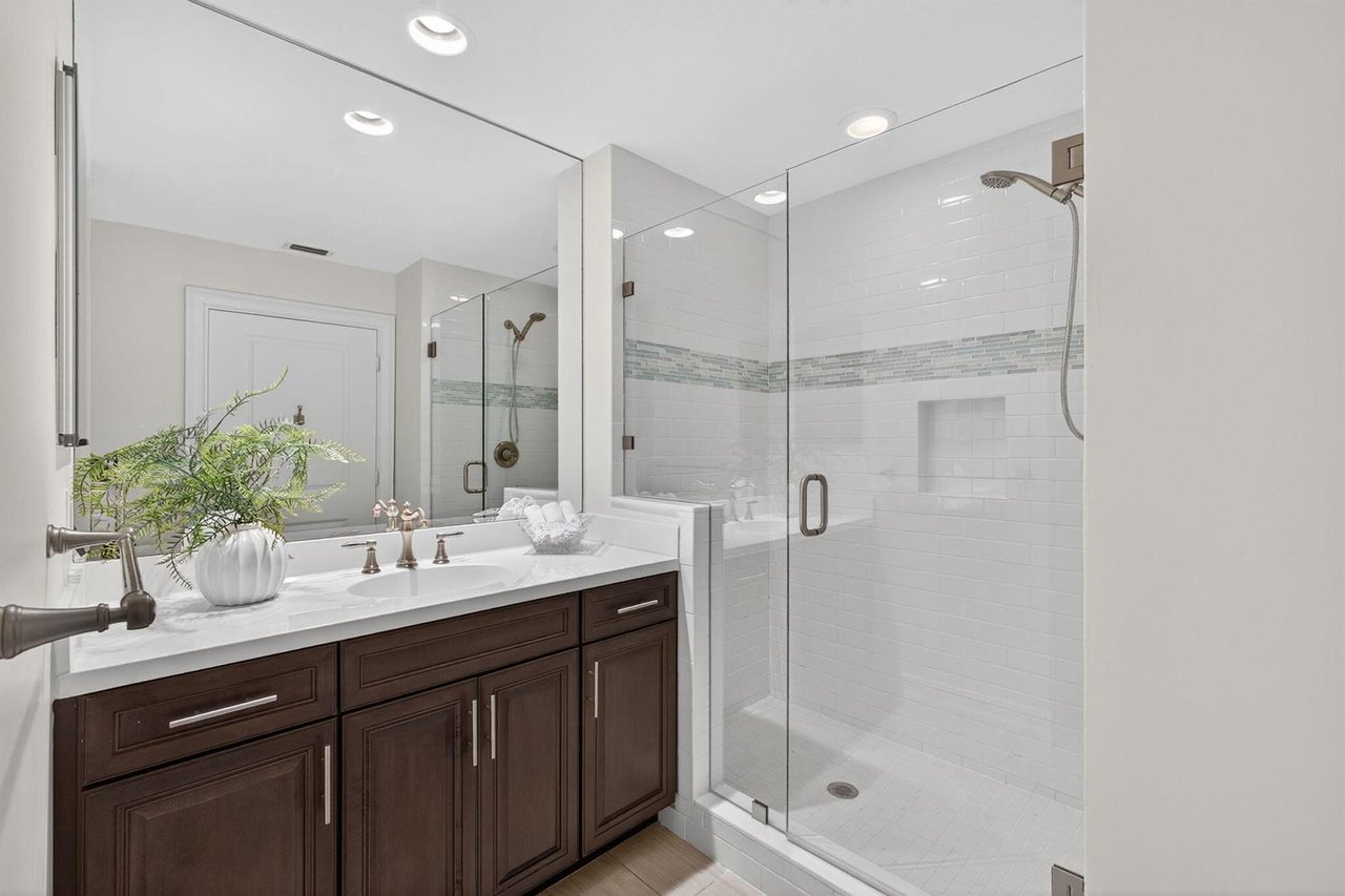 833 Bay Colony Drive S