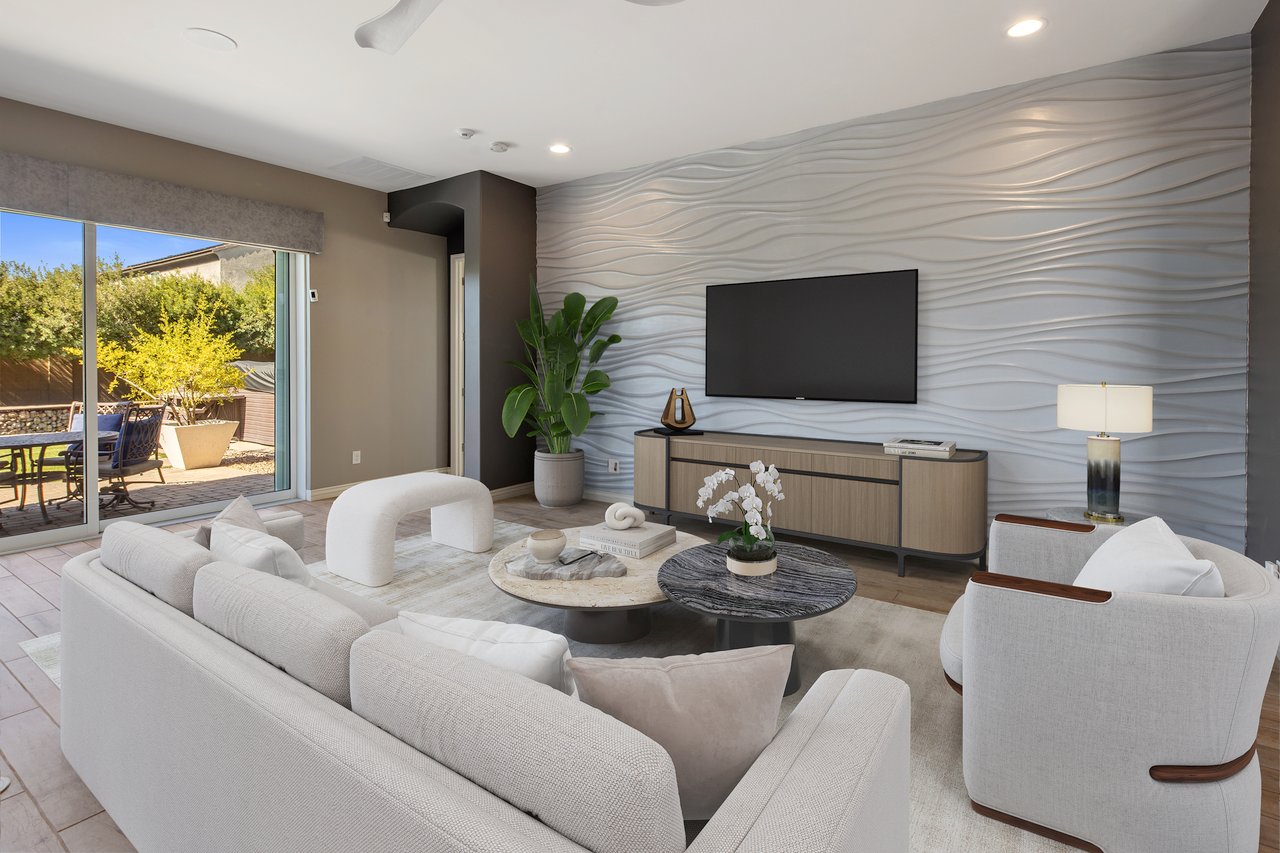 2932 E Madison Vistas