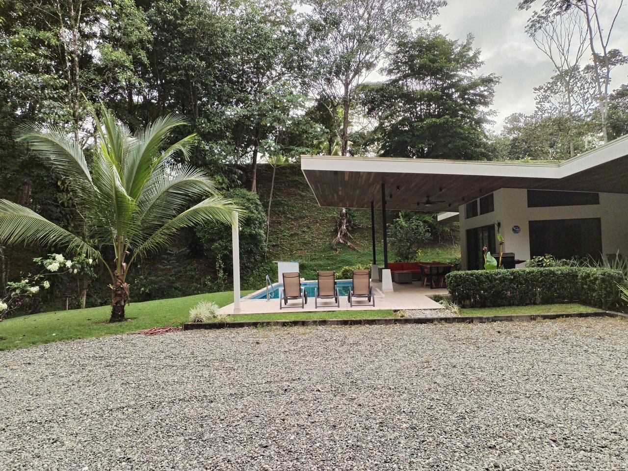 Villa Shanti: Luxurious 3-Bedroom Jungle Home in Ojochal, Costa Rica