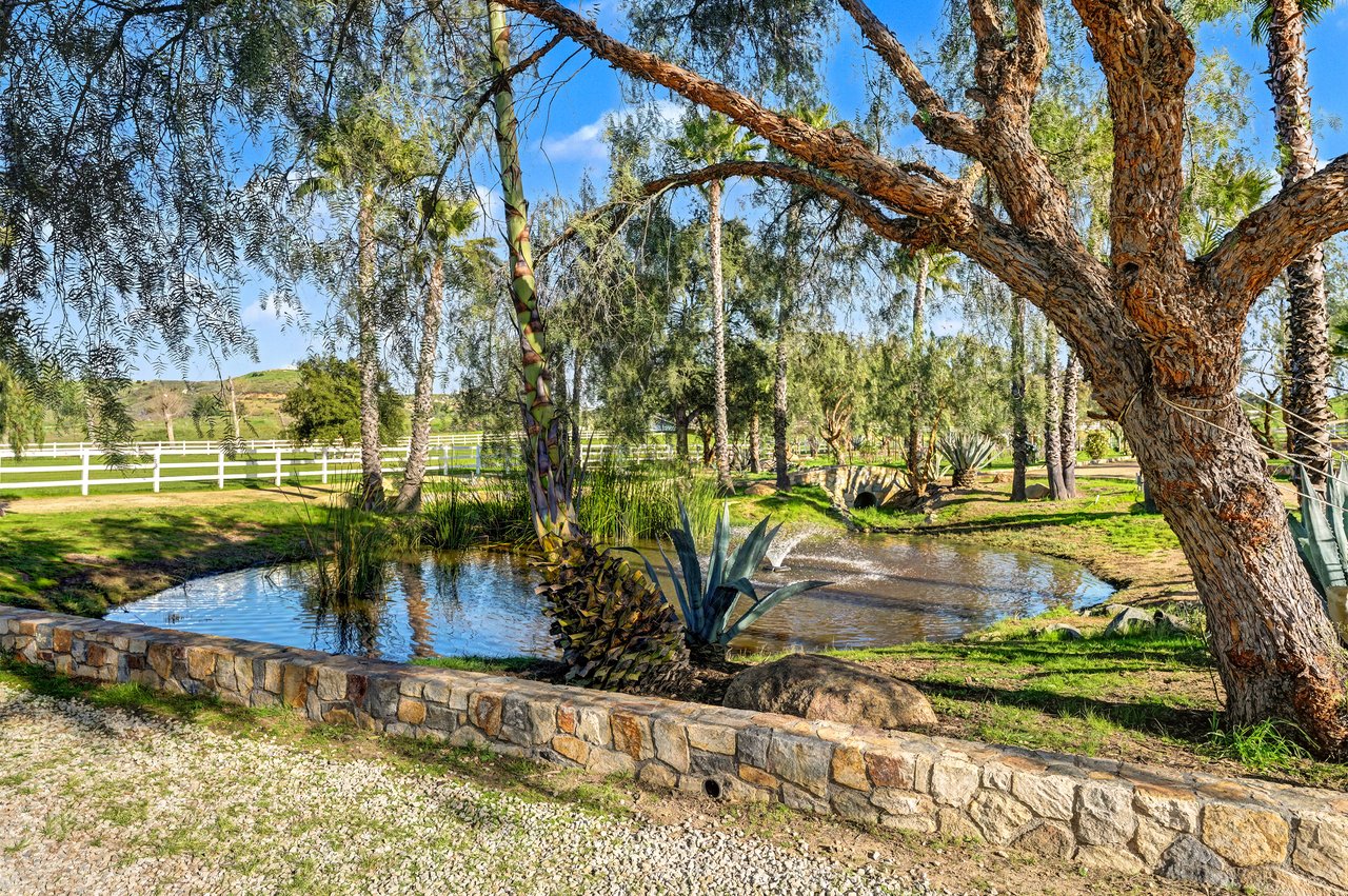 40801 Avenida La Cresta