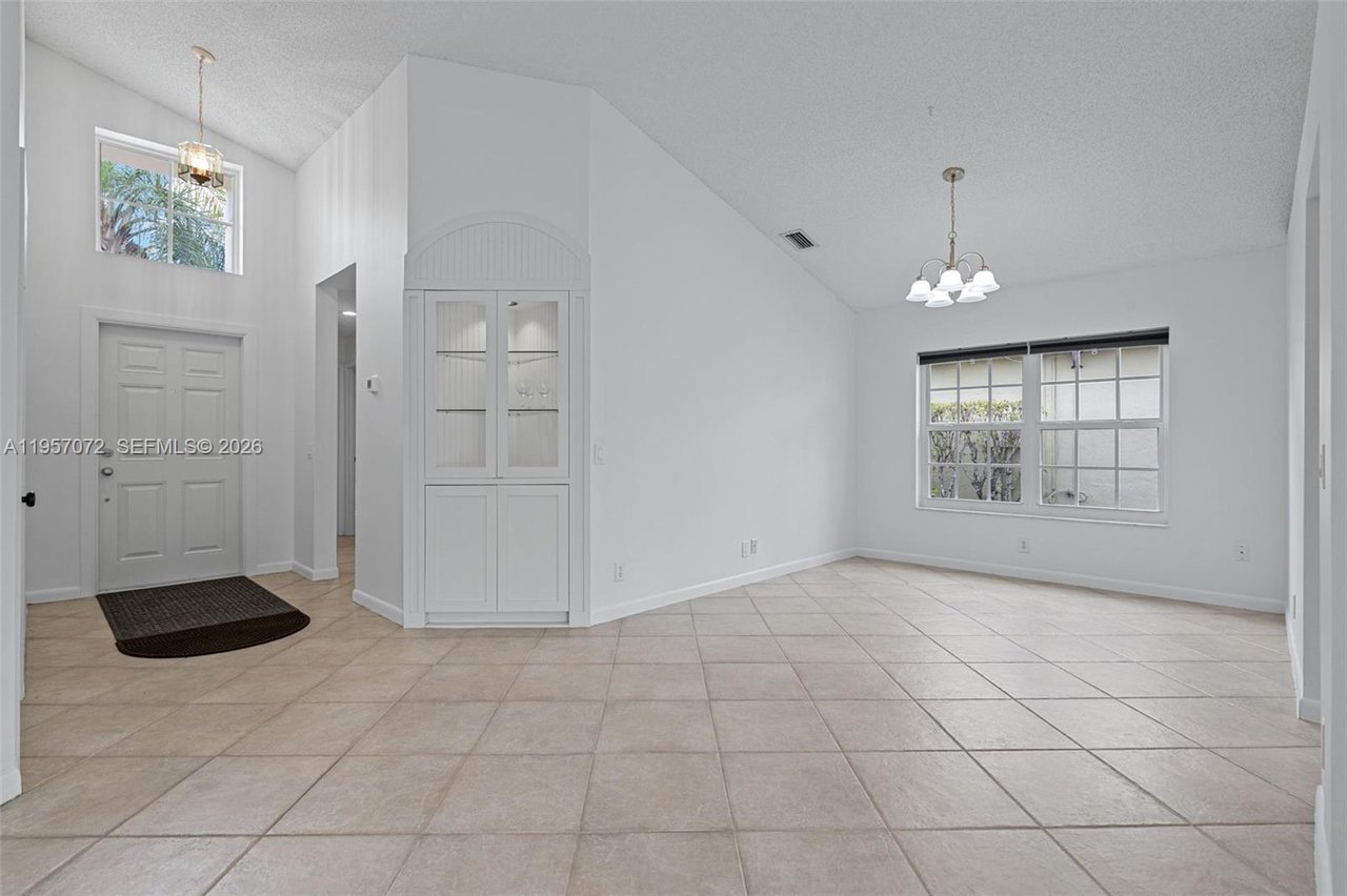 332 Bridgeton-road-weston-fl-home-living-area-for-sale