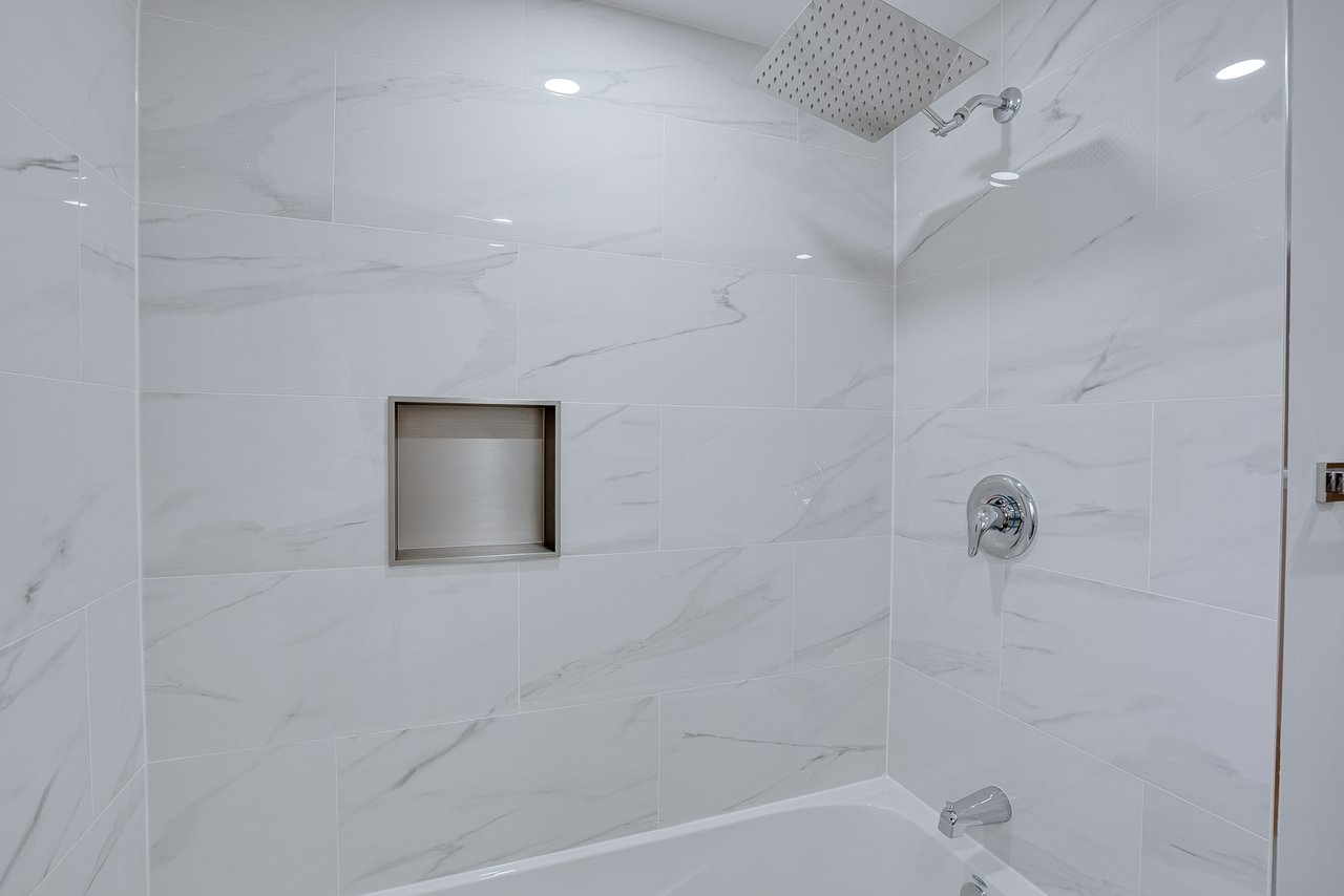 25 Karen Road Unit: Upper