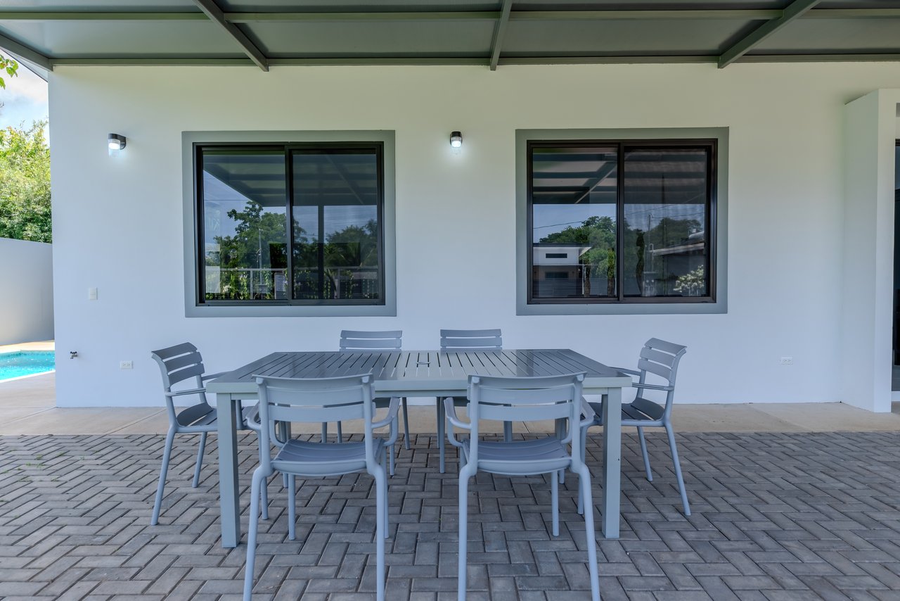 Modern 3-Bed, 3-Bath Home with Pool in Uvita – Walk to Town | Jardines del Sol