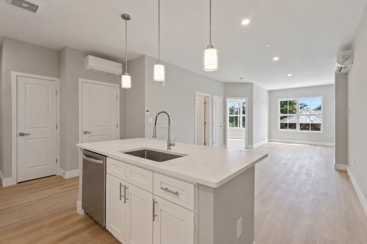 298 Main Street, 2F