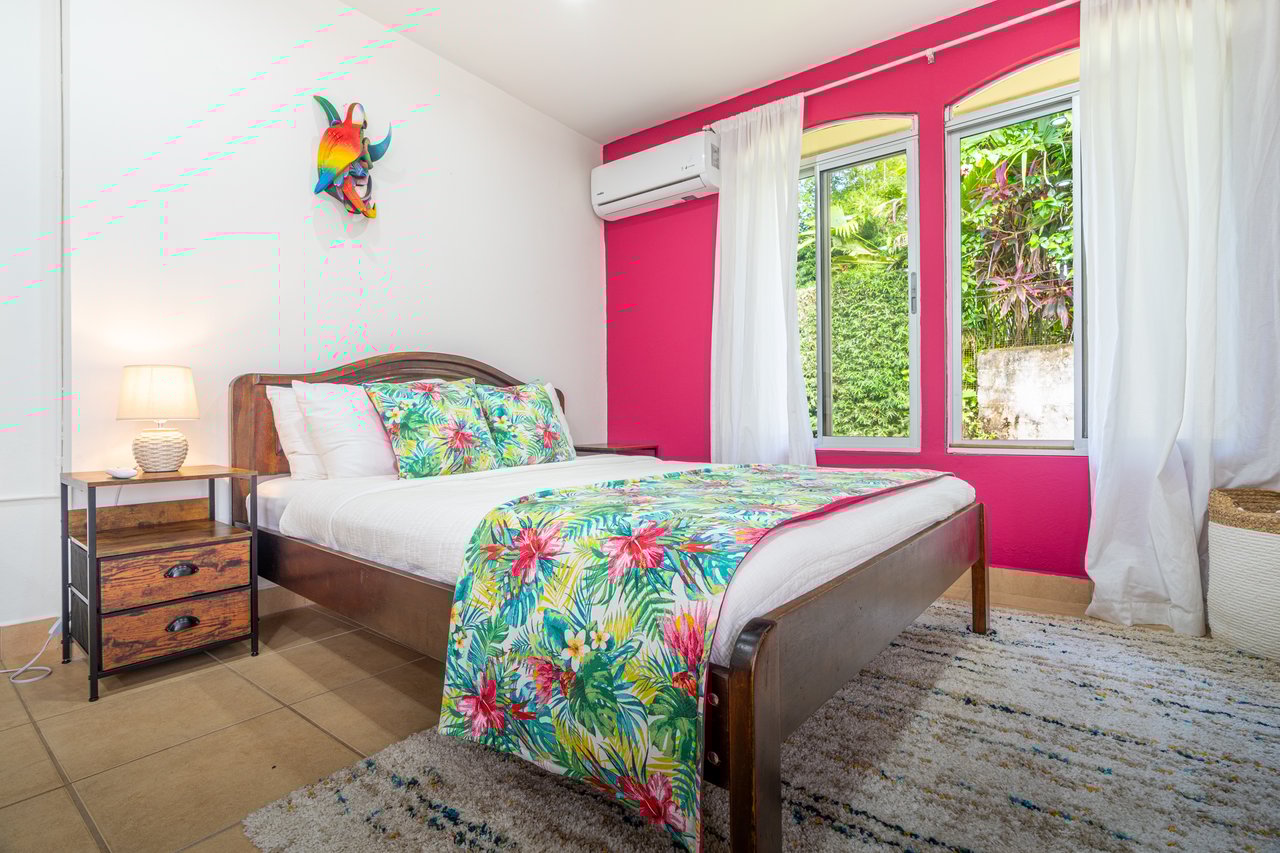 Casa Luna, 3bed /3bath Private Oasis, Convenient Location