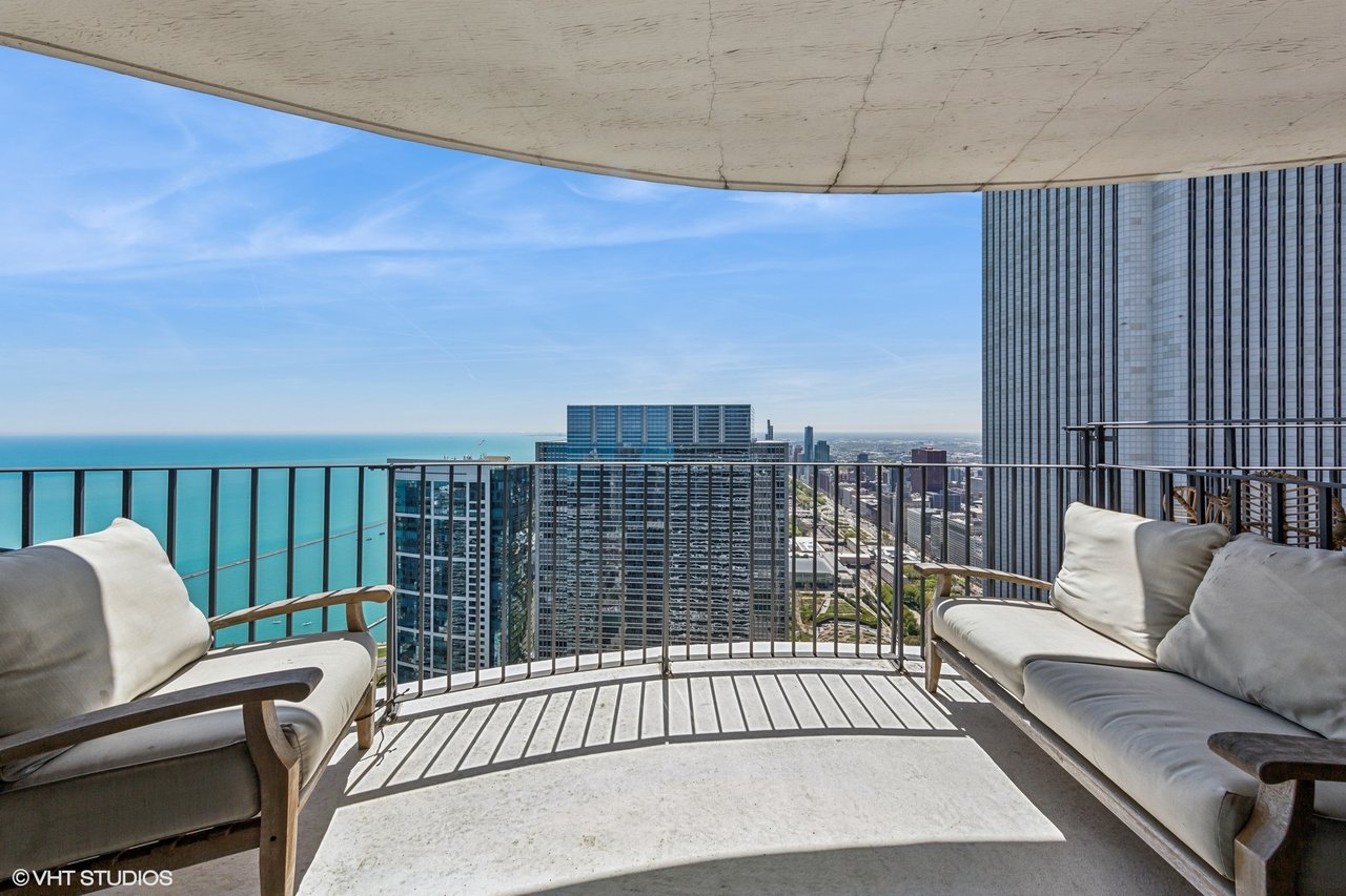 225 N Columbus Dr 7408