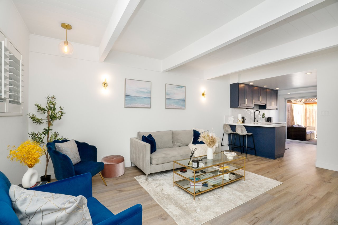 4040 Grand View Blvd #7