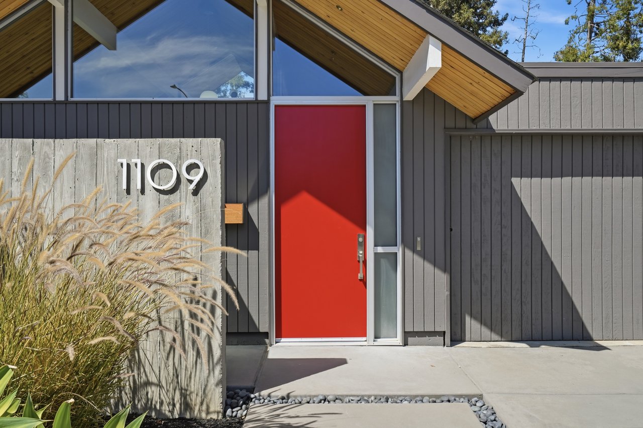 1109 Lorne WAY