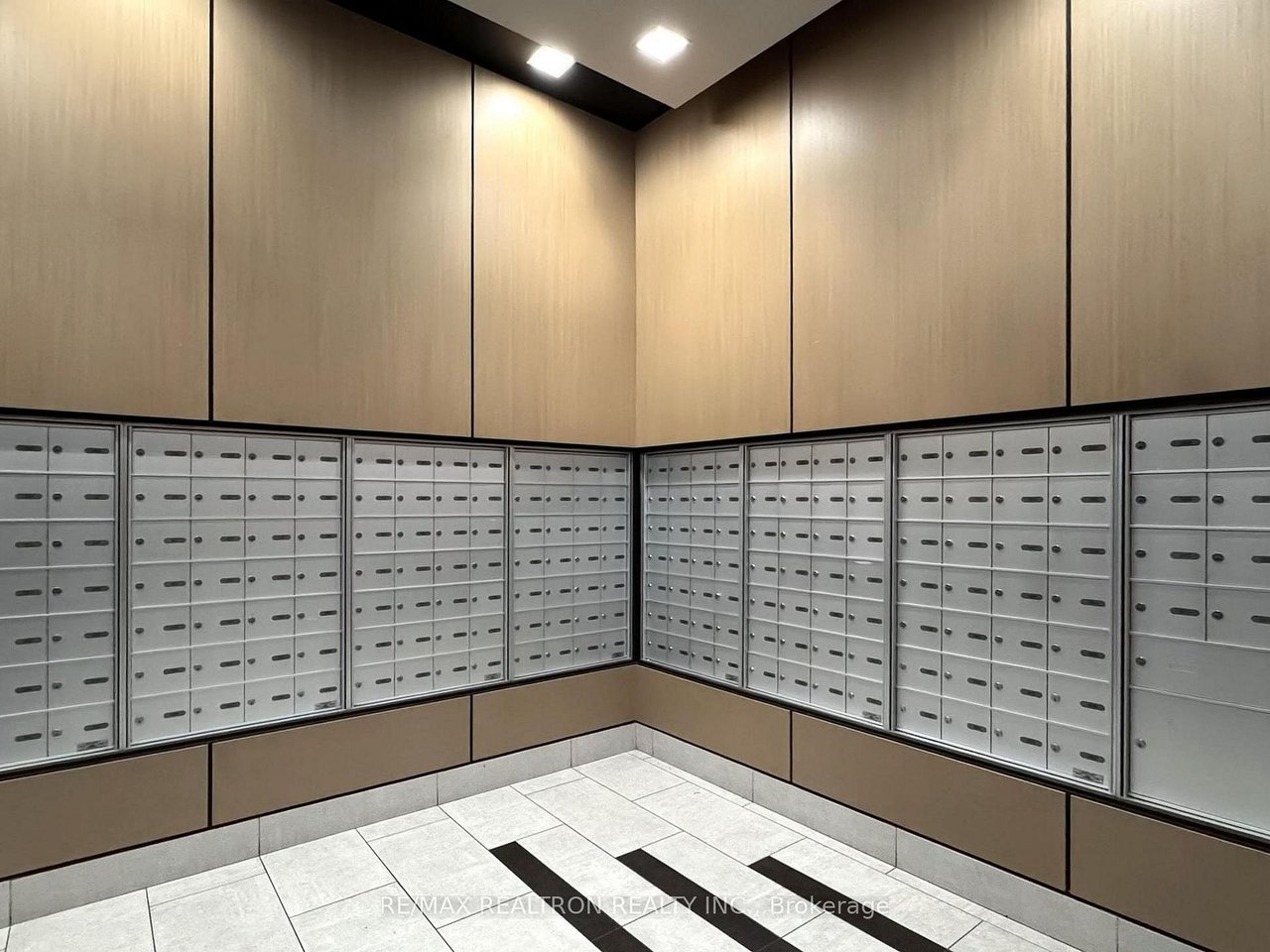 PENTHOUSE ON ENGLINGTON CROSSTOWN LRT