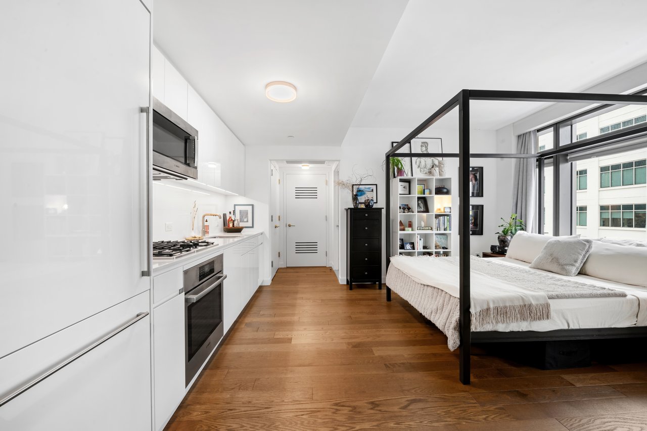 99 HUDSON ST Unit: 402