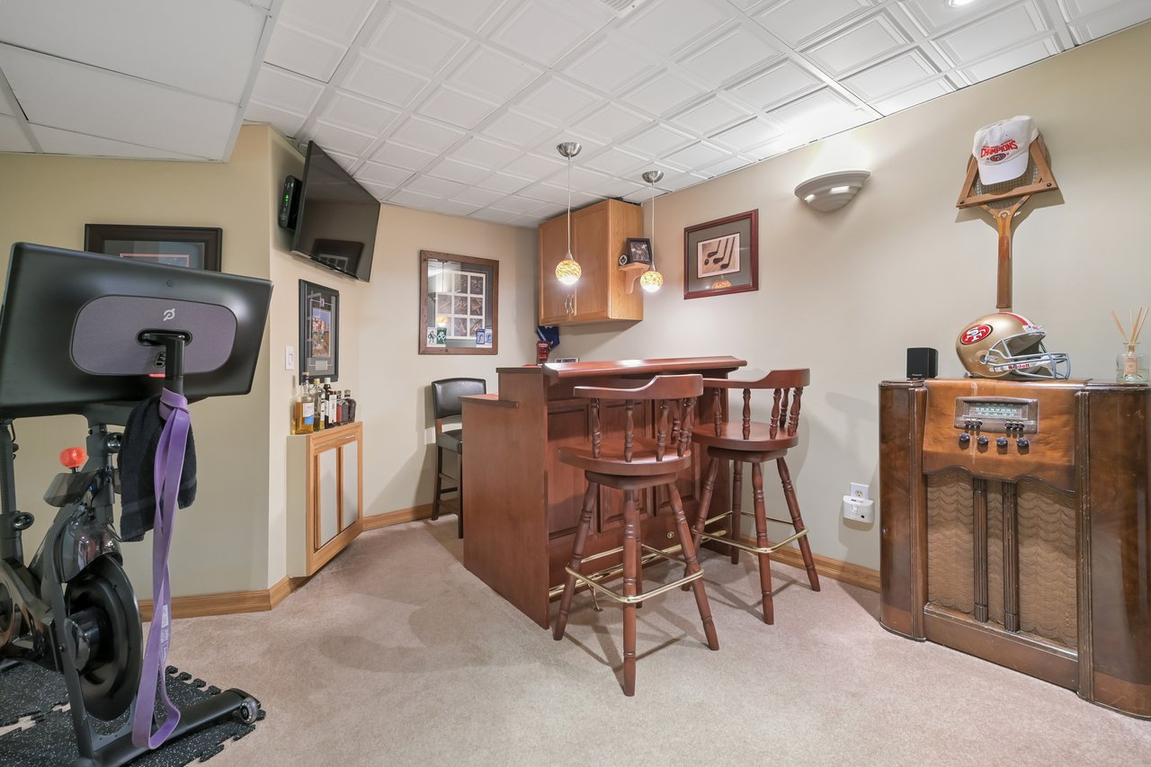 Ravine Living in Glen Abbey!