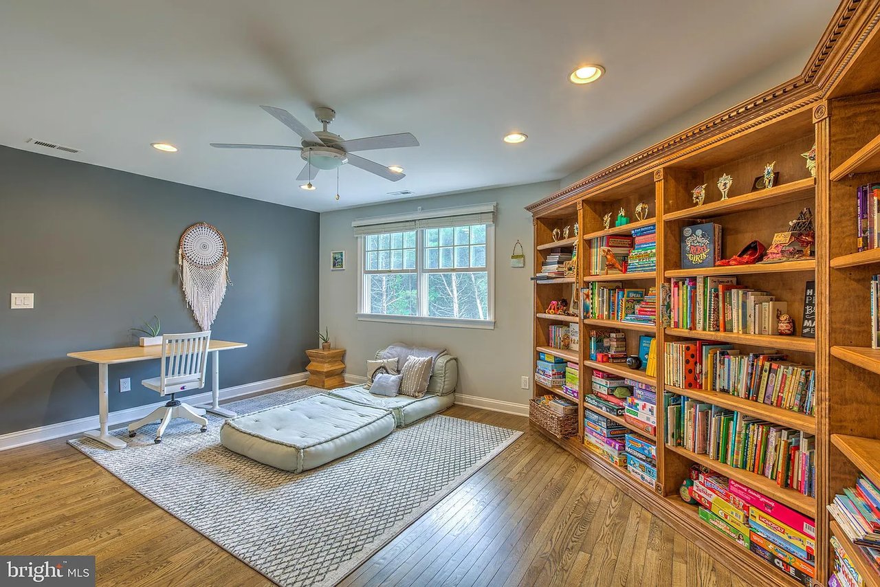 6 Rustic Dr