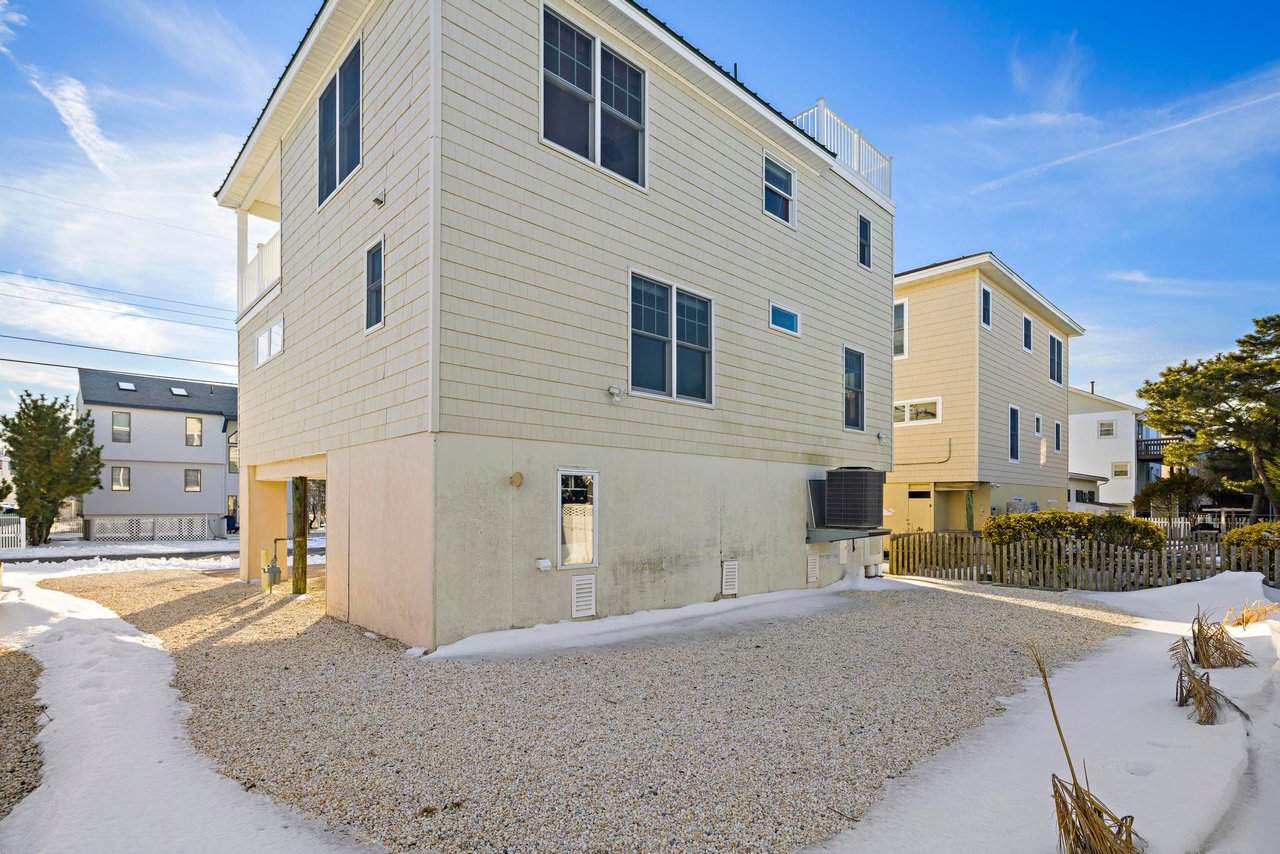 7 W Julia Ave, Long Beach Twp