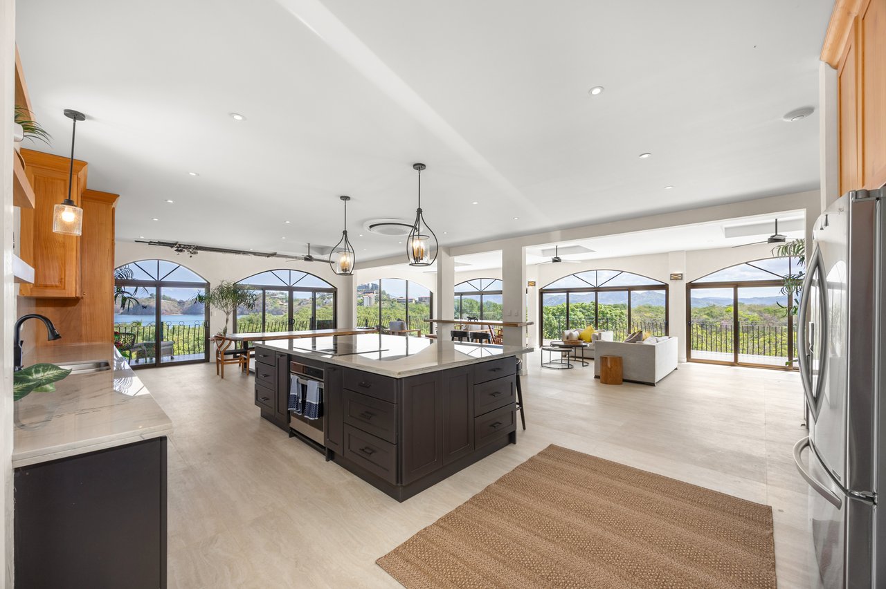 Casa Mimosa | Versatile Luxury Retreat Just 3 Minutes from Flamingo Beach