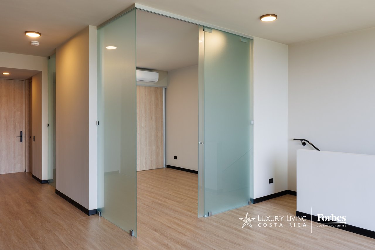 20995 – One bedroom duplex apartment with a balcony and storage room in Alto de las Palomas