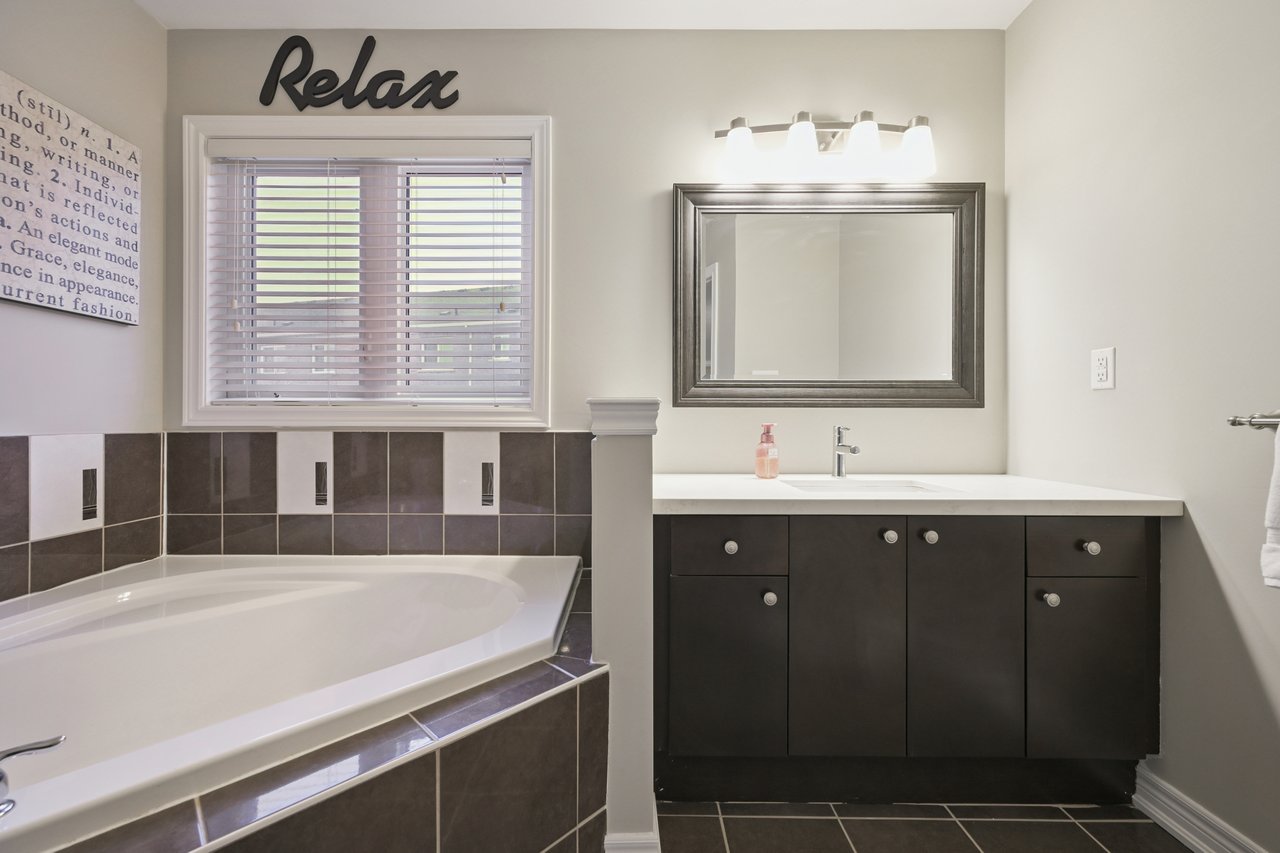 Gorgeous End Unit Townhome