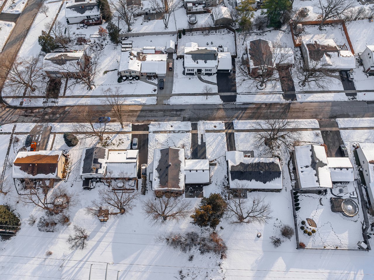 6308 MacArthur Dr, Woodridge