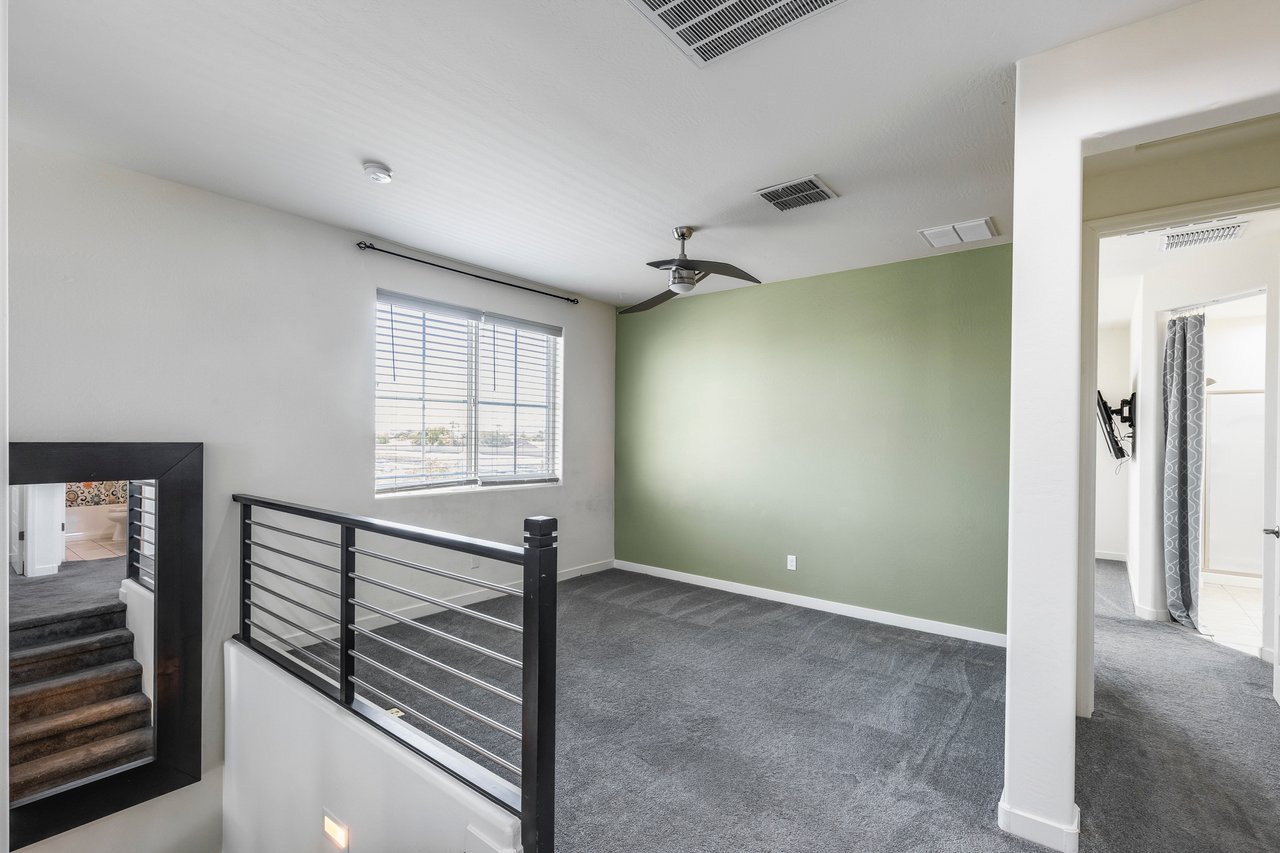 709 W FLINTLOCK WAY