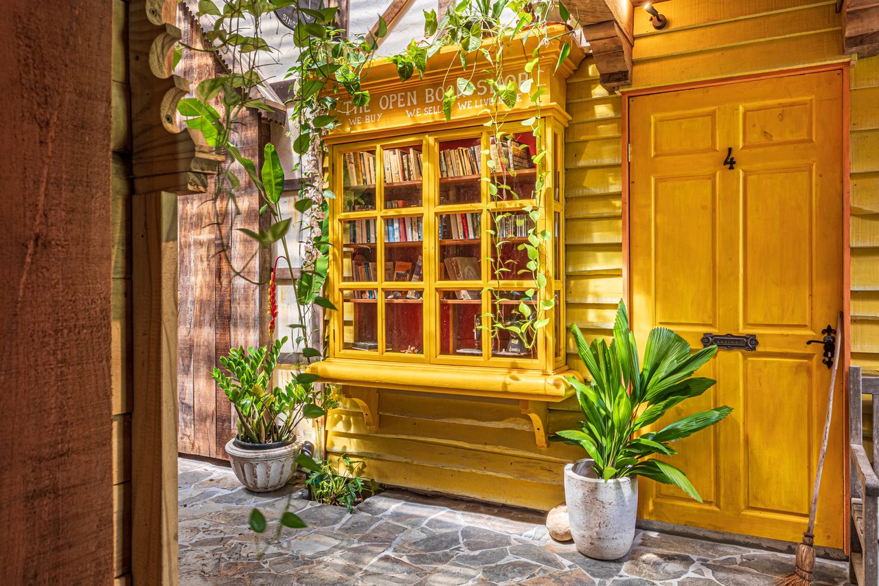 2.56 ACRES – 3 Bedroom Artistic Architectural Masterpiece, Recording Studio, Ocean View, Pool, 1 Bedroom Guest House!!!