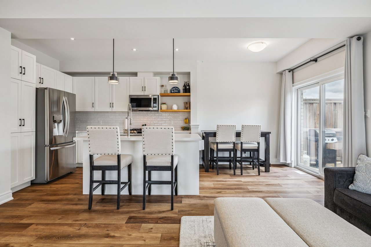 Beautifully updated END-UNIT townhome