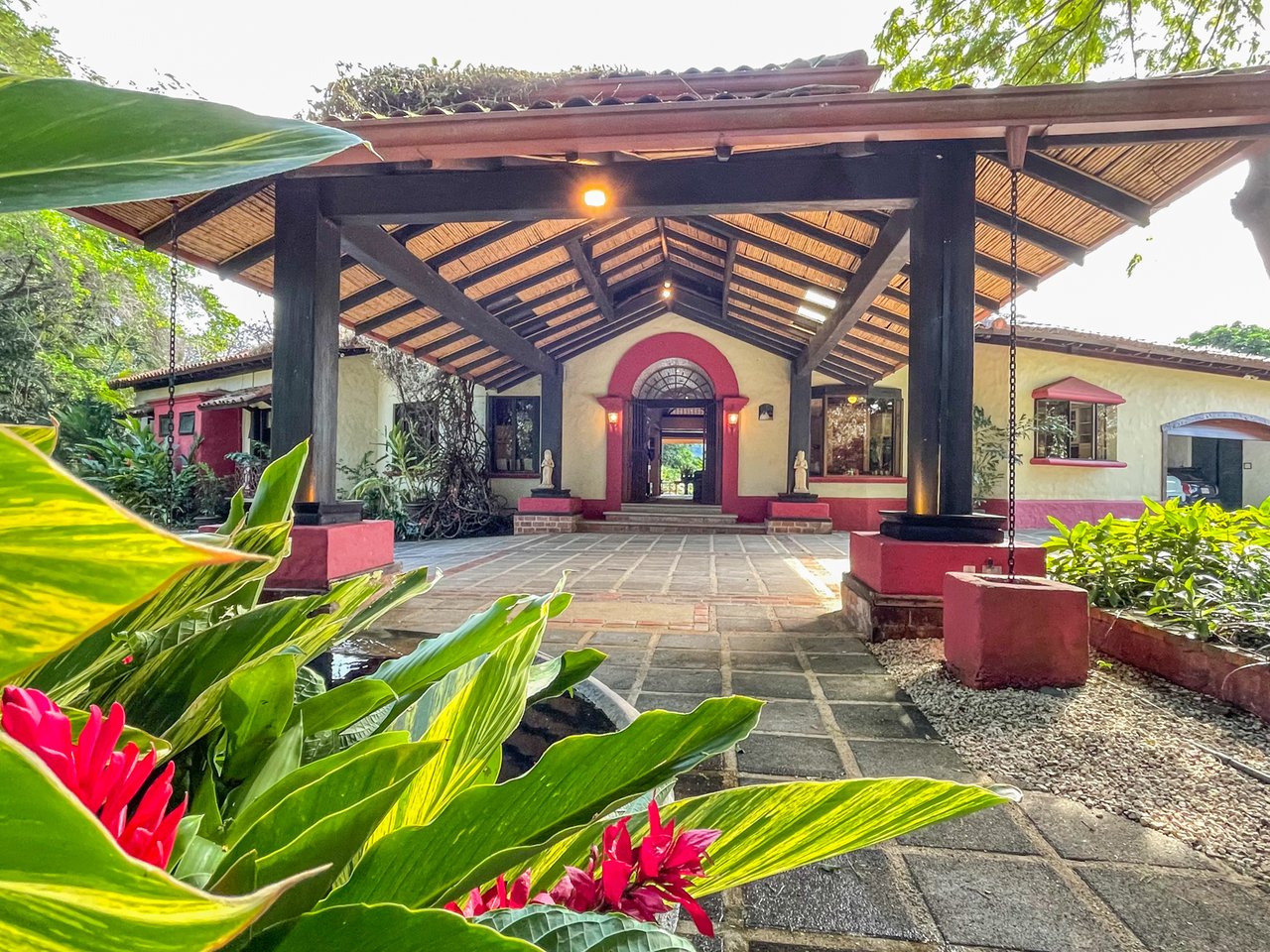 Fully Furnished Luxury Home