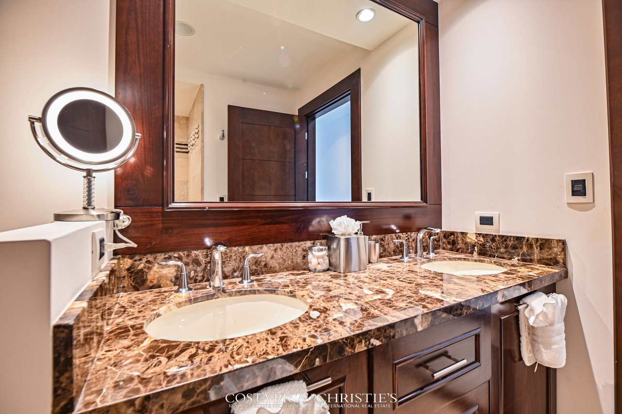 360 - 306 Splendor Condo