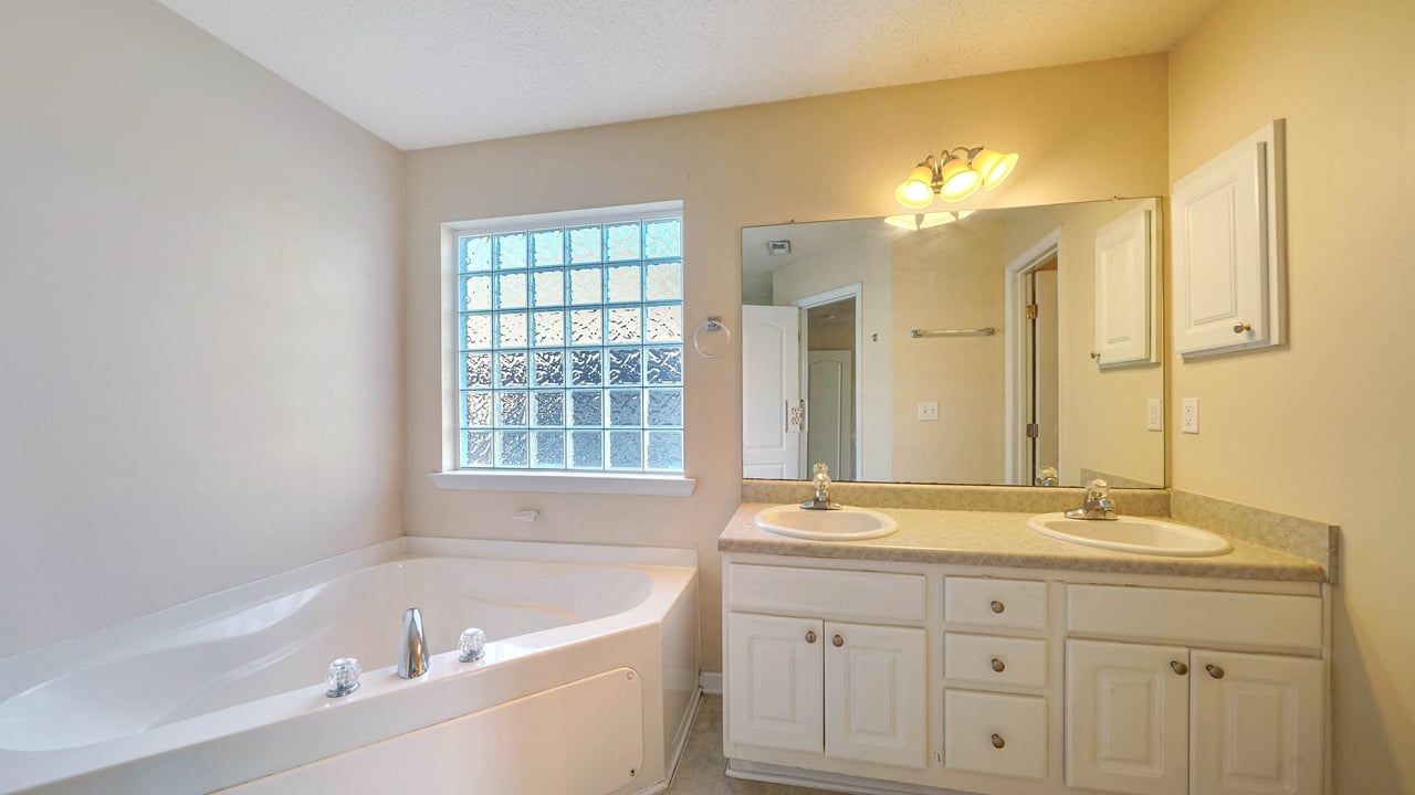 113 NW Imogene Way