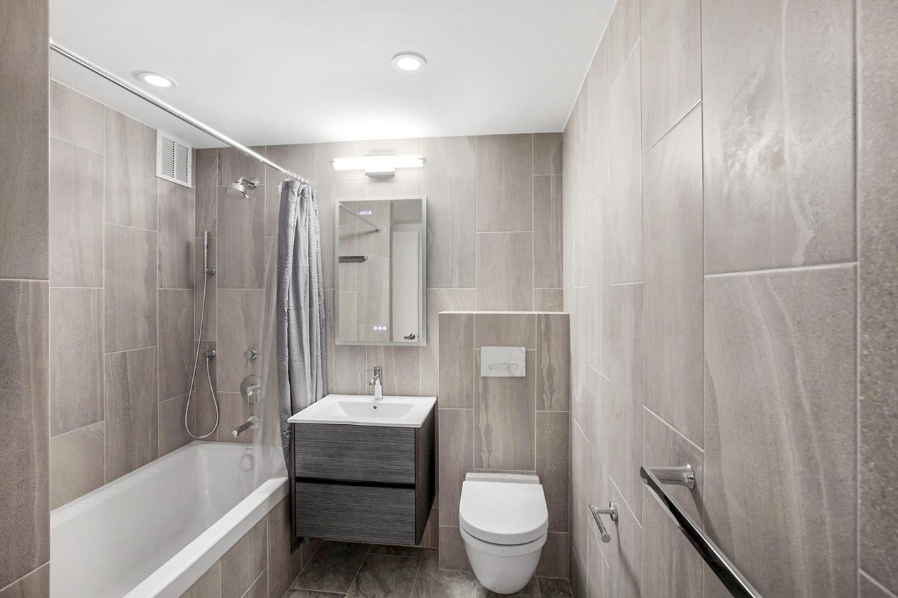 3 Hanover Square, Apt 2B
