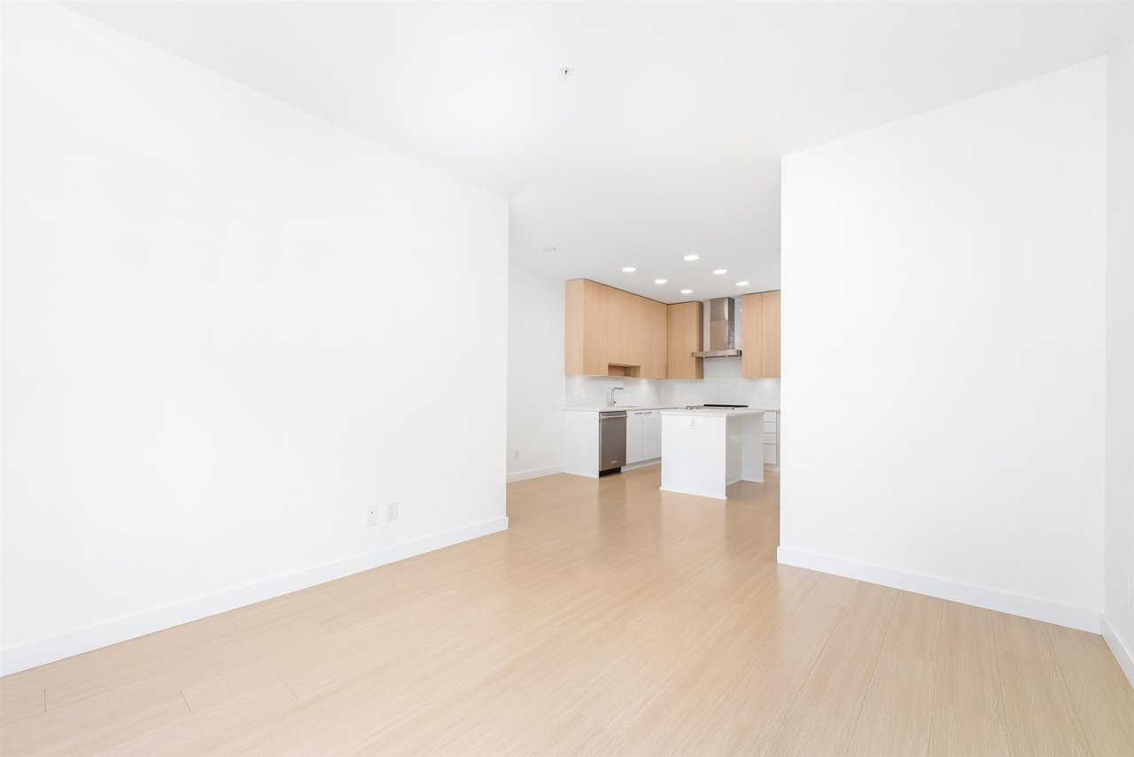 303-5460 Broadway Wy